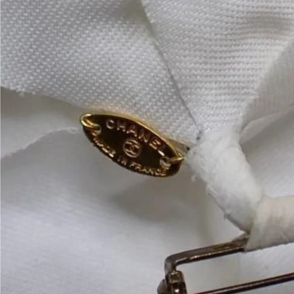 Authentic Chanel Pinned Runway Corsage Brooch - Picture 7 of 7